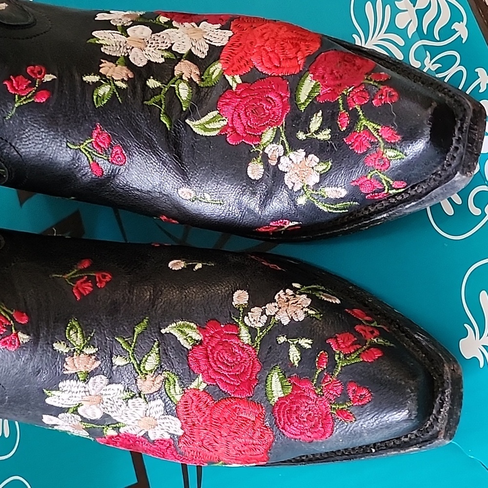 Lane !!Gorgeous!! Red Rose Western Boots, Size 9B - Picture 4 of 14
